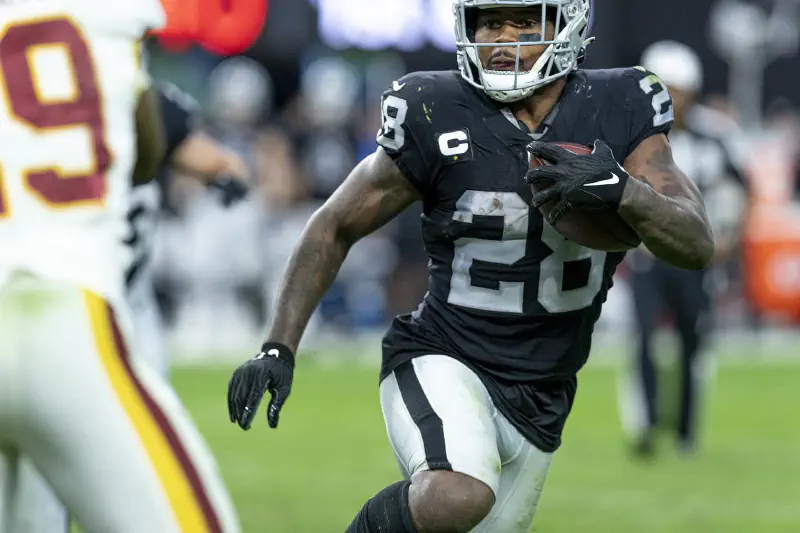 Josh Jacobs during a Las Vegas Raiders NFL game in 2021