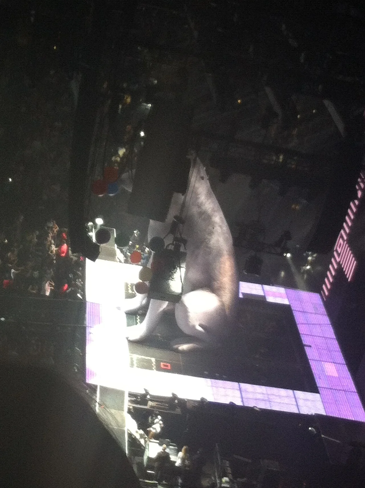 Miley Cyrus performing &lsquo;Can&rsquo;t Be Tamed&rsquo; at the Bangerz Tour in Los Angeles — an era-defining live moment