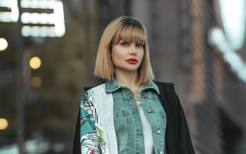 Short hairstyle for thin hair — volume and texture techniques