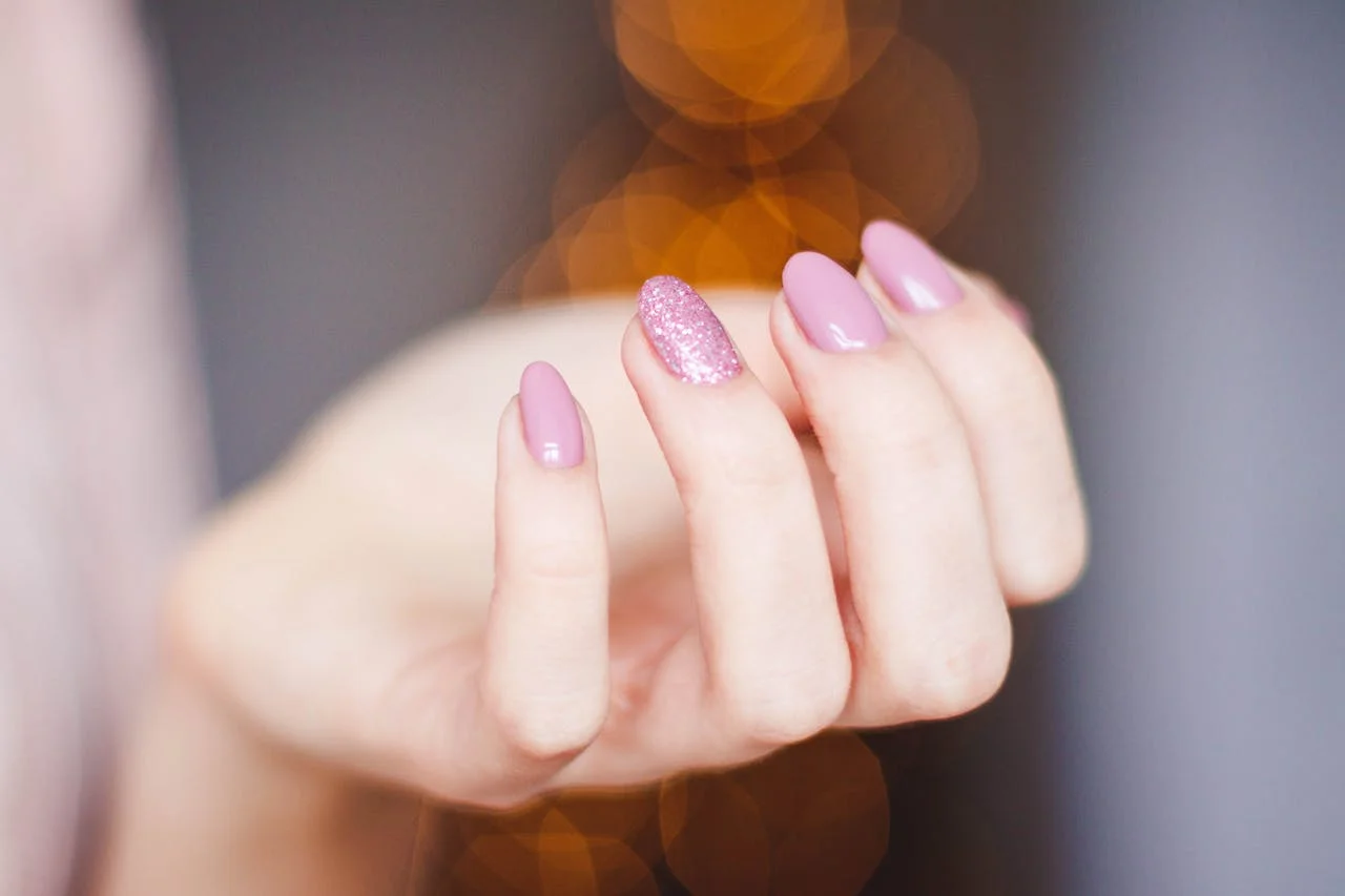 Elegant minimal summer nail ideas and designs